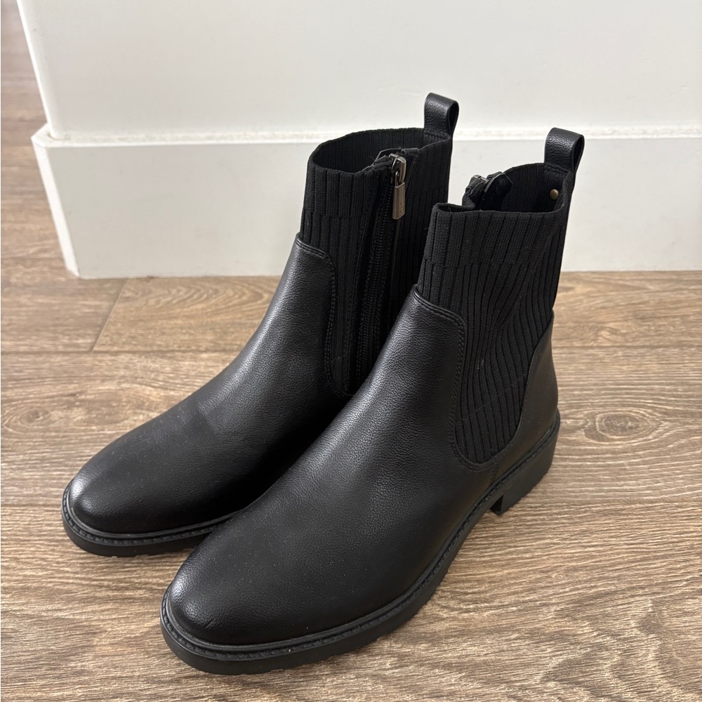 Kenneth Cole Black Chelsea Boots